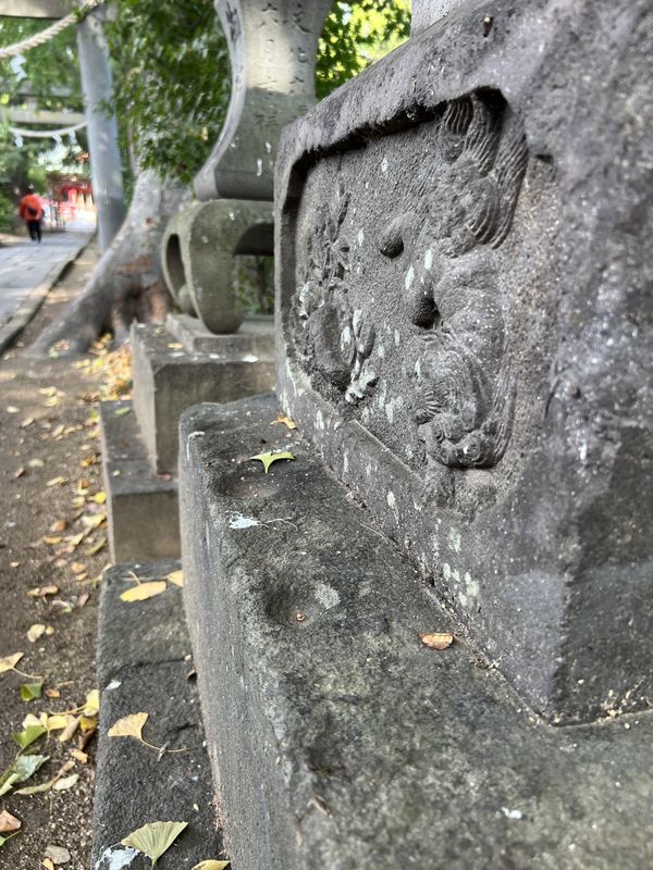 台石正面の盃状穴