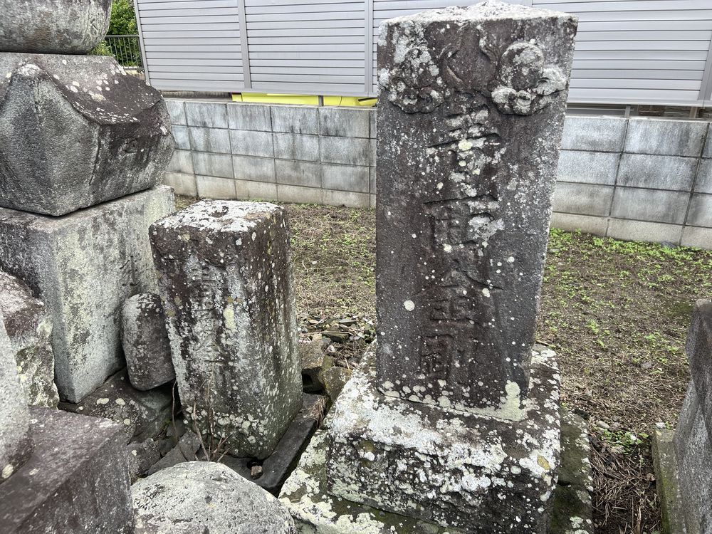 盃状穴のある庚申塔