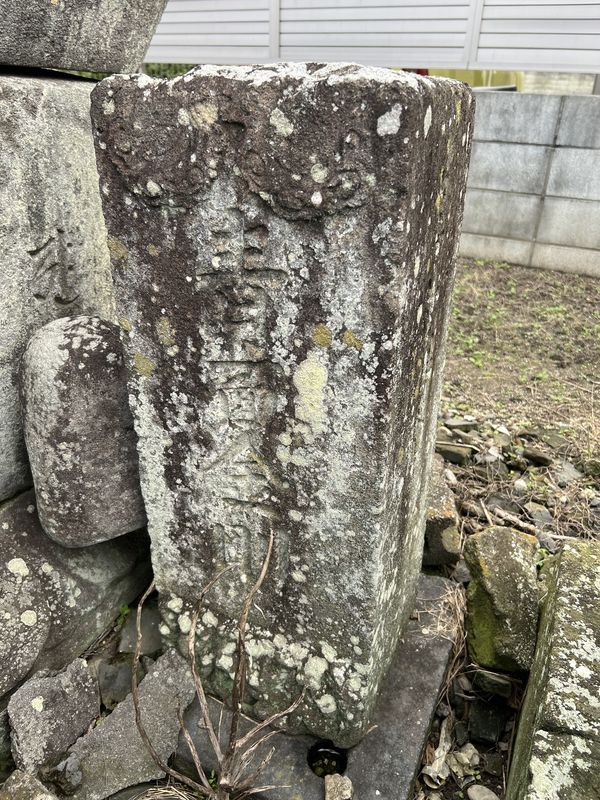 盃状穴のある庚申塔