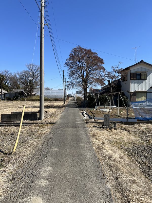 田んぼ道の石塔｜越谷市南荻島