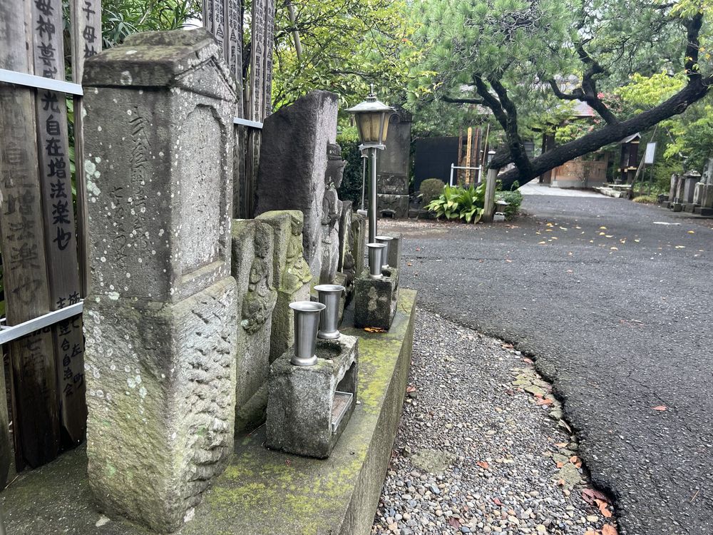 観照院の馬頭観音塔群｜越谷市七左町