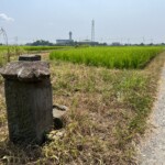 石塔と田園風景 石塔と田園風景
