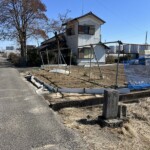 用水路脇の石塔 用水路脇の石塔